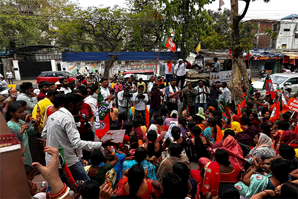 मेडिकल छात्रा रेप केस : BJP का प्रदर्शन, SSP कार्यालय घेराव की कोशिश, पुलिस ने रोका