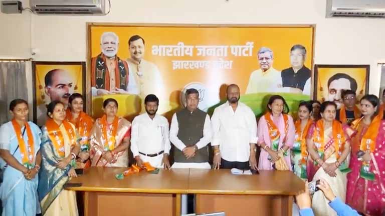 पूर्व पार्षद रश्मि सिंह समेत सैकड़ों कार्यकर्ता भाजपा में शामिल, 25 अप्रैल की महिला आक्रोश रैली पर फोकस