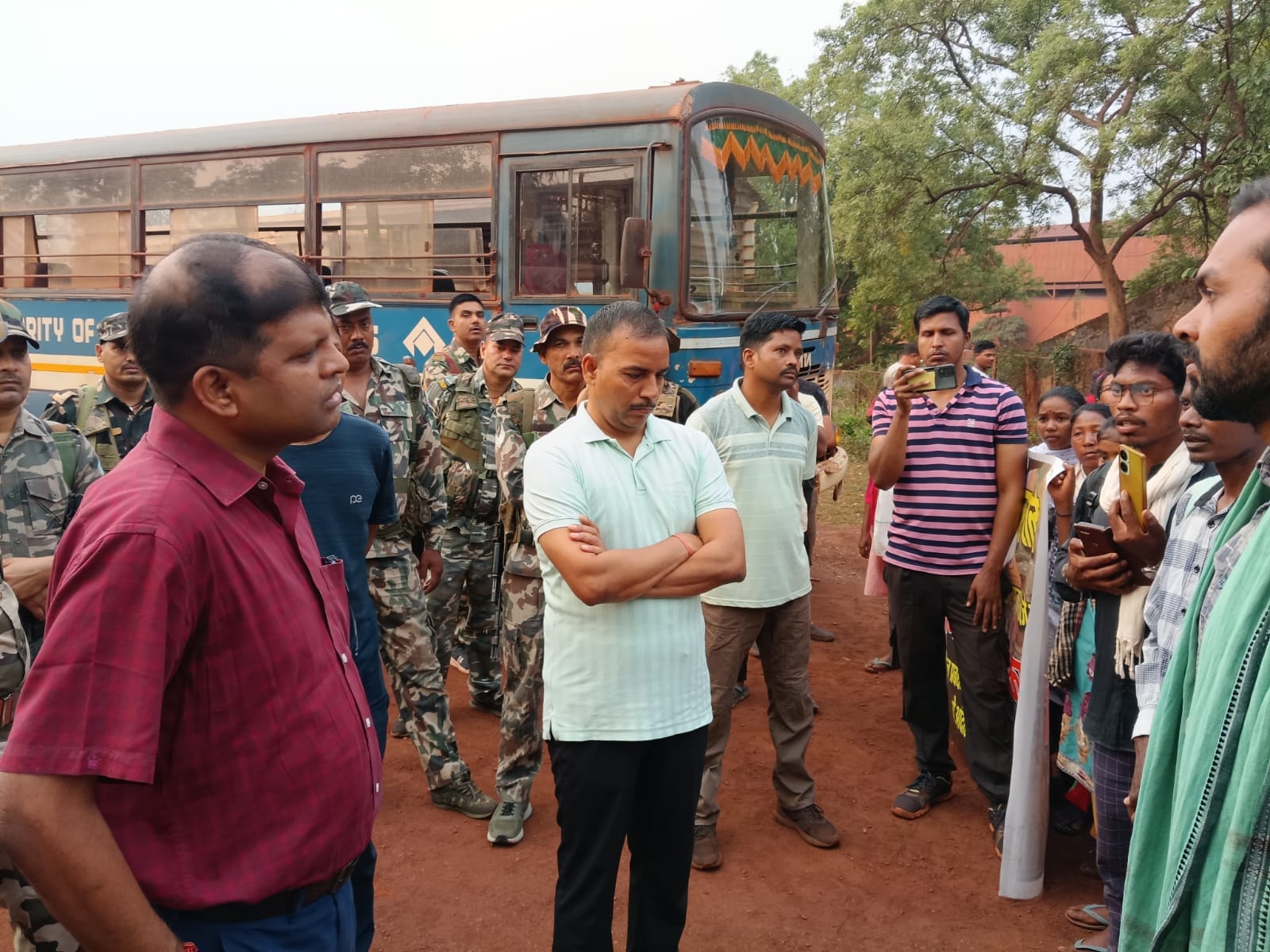 चाईबासा : गुवा में बेरोजगारों का 12 घंटे का चक्का जाम, आश्वासन पर हुआ खत्म