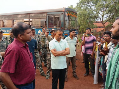 चाईबासा : गुवा में बेरोजगारों का 12 घंटे का चक्का जाम, आश्वासन पर हुआ खत्म