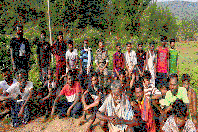 Saraikela News : पुलिस ने रायजामा गांव में लगाई चौपाल, ग्रामीणों को कानून व साइबर सुरक्षा के प्रति किया जागरूक