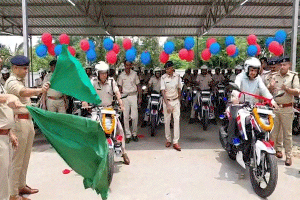 Dhanbad News : पुलिस को मिली 122 हाईटेक पेट्रोलिंग बाइक