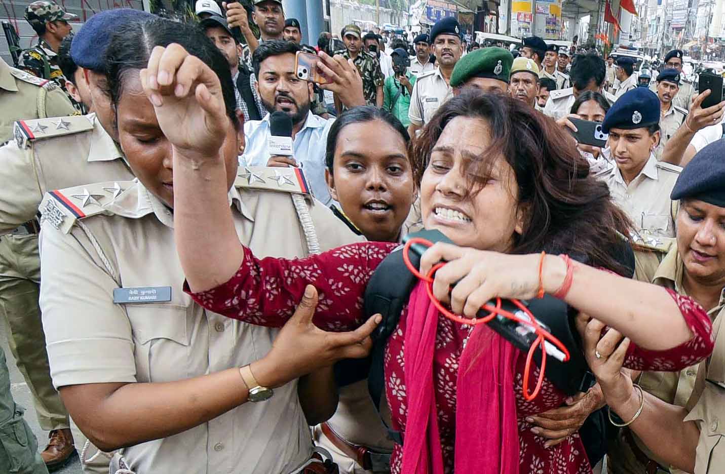 पटना में TRE-4 अभ्यर्थियों का प्रदर्शन, शिक्षा मंत्री बोले- जल्द जारी होगा नोटिफिकेशन, तैयारी पर ध्यान दें