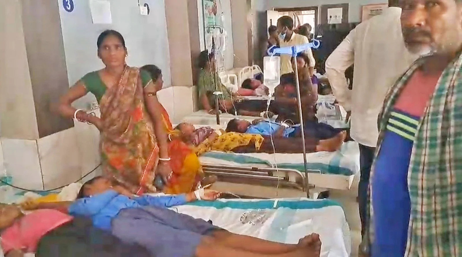 Bihar News : नालंदा के स्कूल में मिड-डे मील खाने के बाद बिगड़ी बच्चों की तबीयत, अस्पतालों में भर्ती