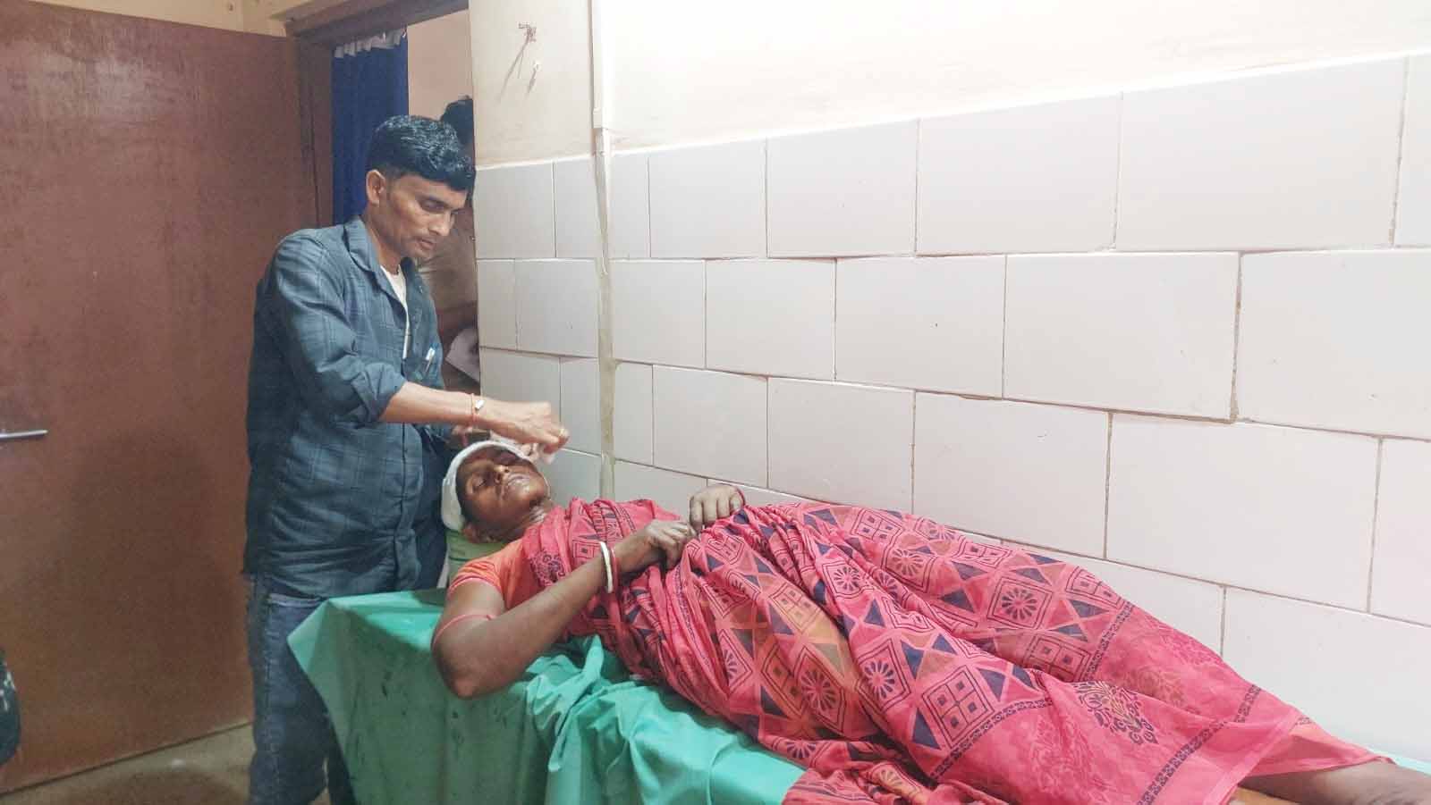 Jamtara News : आपसी विवाद में मां-बेटे पर हमला, दोनों घायल