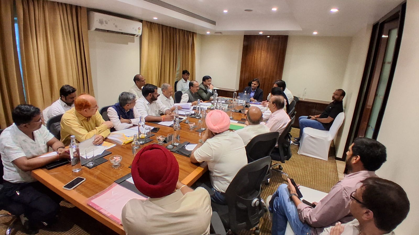 Jharkhand News : औद्योगिक क्षेत्रों की समस्याओं पर उद्योग सचिव ने की समीक्षा, कार्रवाई के निर्देश