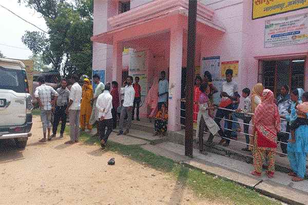 Jamtara  News : दो बाइकों की  टक्कर  में  4 लोग  घायल, 3 गंभीर