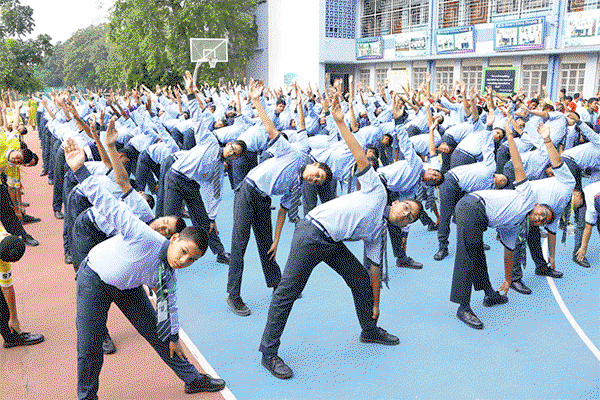 Ranchi News : सेंट जेवियर्स स्कूल में उत्साह के साथ मनाया गया अंतरराष्ट्रीय योग दिवस