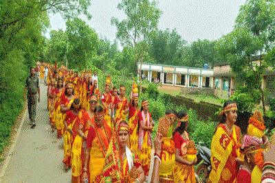 Baharagora News :शिव मंदिर धार्मिक अनुष्ठान के दूसरे दिन निकली भव्य कलश यात्रा