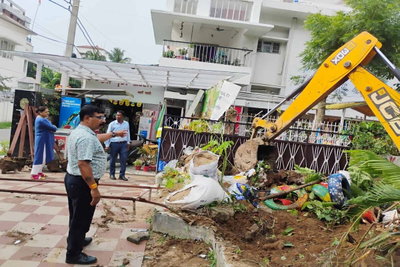 Ranchi : निगम ने मोरहाबादी में सरकारी जमीन से हटाया अतिक्रमण, डूरंड कप के लिए बनेगी अस्थायी पार्किंग
