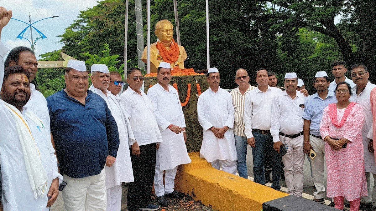 बोकारो में राजीव गांधी की जयंती पर कांग्रेस कार्यकर्ताओ ने दी श्रद्धांजलि