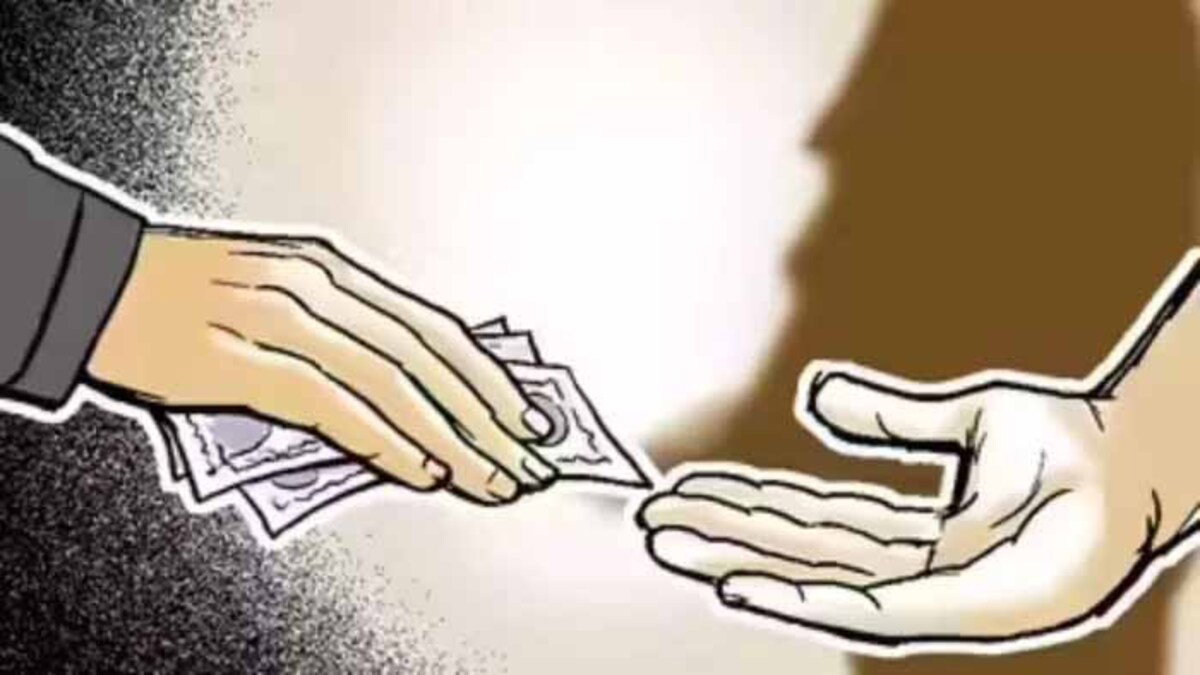 Chaibasa News : ACB ने थाना प्रभारी को 15 हजार रिश्वत लेते किया गिरफ्तार
