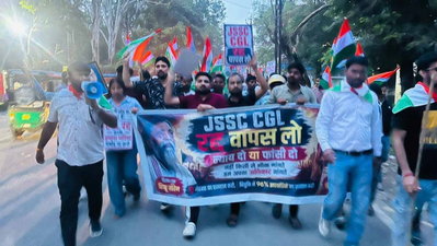 JSSC-CGL के चयनित अभ्यर्थियों ने निकाली तिरंगा यात्रा, नियुक्ति को लेकर की आवाज बुलंद