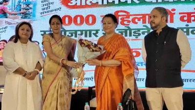 बोकारो की 1000 महिलाओं को स्वरोजगार से जोड़ने की पहल, सिलाई मशीन व उपकरण बांटे गए
