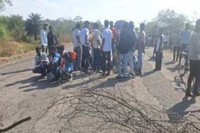 पोटका में तेज रफ्तार हाईवा ने कार व स्कूटी को मारी टक्कर, 6 लोग घायल