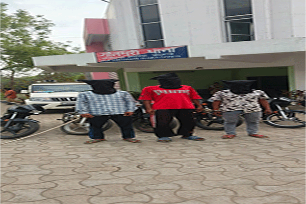 जमशेदपुर: गोलमुरी पुलिस ने बाइक चोर गिरोह का किया खुलासा, तीन आरोपी अरेस्ट