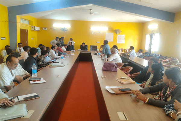 आवास योजना में तेजी लाने का निर्देश, लापरवाही पर होगी कार्रवाई: बीडीओ देवराज गुप्ता