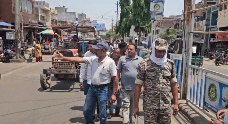 गिरिडीह : शहर में सख्ती से एक बार फिर चलाया गया अतिक्रमण हटाओ अभियान