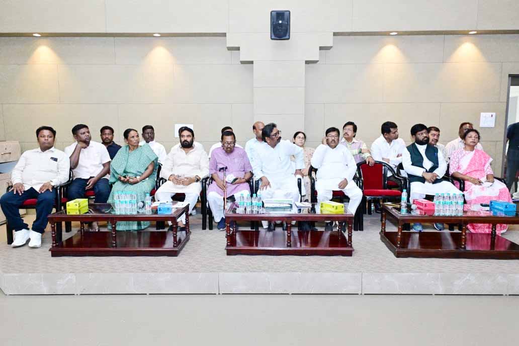 JMM में दो दिवसीय मंथन की शुरुआत, हेमंत सोरेन बोले- बूथ से जिला स्तर तक सक्रियता बढ़ाए