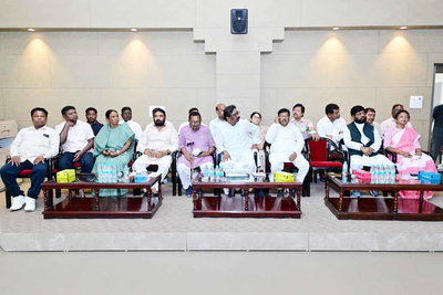 JMM में दो दिवसीय मंथन की शुरुआत, हेमंत सोरेन बोले- बूथ से जिला स्तर तक सक्रियता बढ़ाए