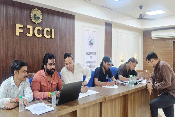 रांची : चैंबर भवन में ट्रेड लाइसेंस कैंप का आयोजन, 25 से अधिक व्यापारियों ने उठाया लाभ