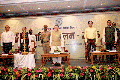 Ranchi News : शिक्षा से जुड़ी समस्याओं पर सिर्फ चर्चा नहीं, बल्कि समाधान व परिणाम दिखने चाहिए : राज्यपाल