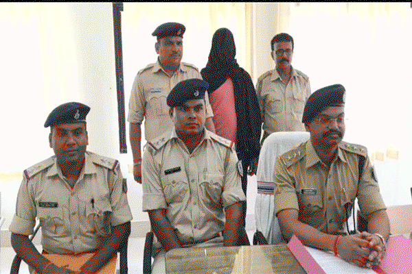 Bokaro News : तलाकशुदा पत्नी को हथियार दिखाकर धमकाने वाला आरोपी गिरफ्तार