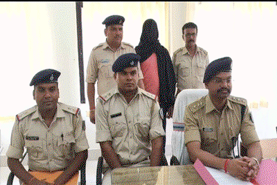 Bokaro News : तलाकशुदा पत्नी को हथियार दिखाकर धमकाने वाला आरोपी गिरफ्तार