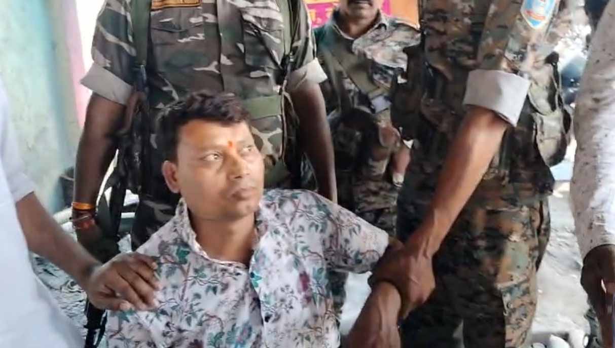Koderma News : ACB ने बिजली विभाग के सहायक अभियंता को रिश्वत लेते किया गिरफ्तार