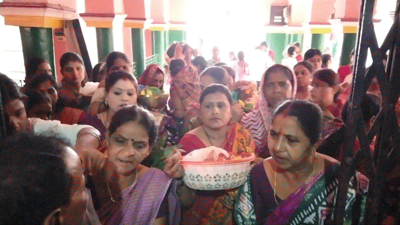 Chaibasa News : पश्चिमी सिंहभूम में श्रद्धा से हुई मां विपद तारिणी की पूजा, मंदिरों में उमड़ी भक्तों की भीड़