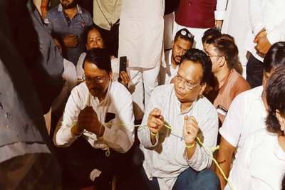 सुबह मंथन, शाम में प्रदर्शन, पहले ही दिन एक सुर में दिखी कांग्रेस