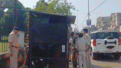 Saraikela News : चाकूबाजी में युवक की मौत के बाद सख्ती, पुलिस ने हटवाए सभी फास्ट फूड ठेले