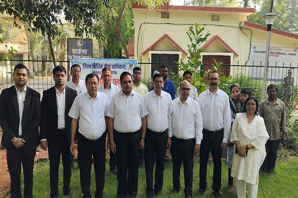 लातेहार : व्यवहार न्यायालय में मनाया गया विश्व पृथ्वी दिवस