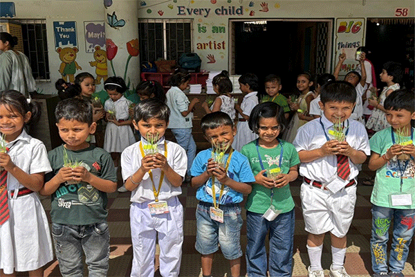 रामगढ़ : विश्व पृथ्वी दिवस पर गुरु नानक पब्लिक स्कूल में जागरूकता कार्यक्रम आयोजित