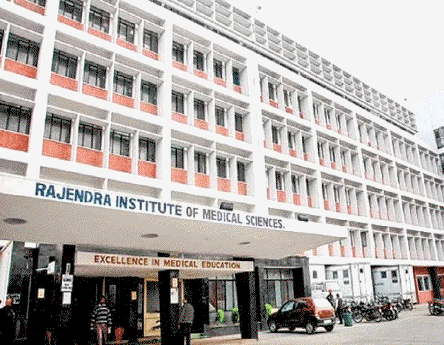 Ranchi News : RIMS में खाना खाने के बाद 20 लोग बीमार, सभी की हालत स्थिर