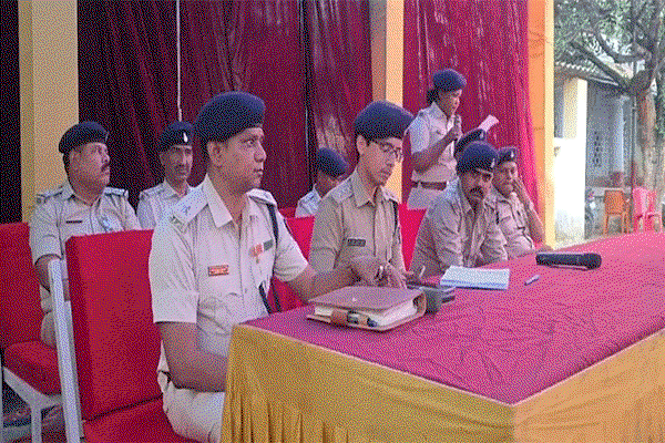 Chakradharpur News : जनसुनवाई कार्यक्रम का आयोजन, अधिकारियों ने सुनीं लोगों की समस्याएं