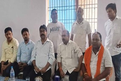 Latehar : विधायक ने किया नगर भ्रमण, ग्रामीणों के साथ बैठक कर समस्याओं को जाना