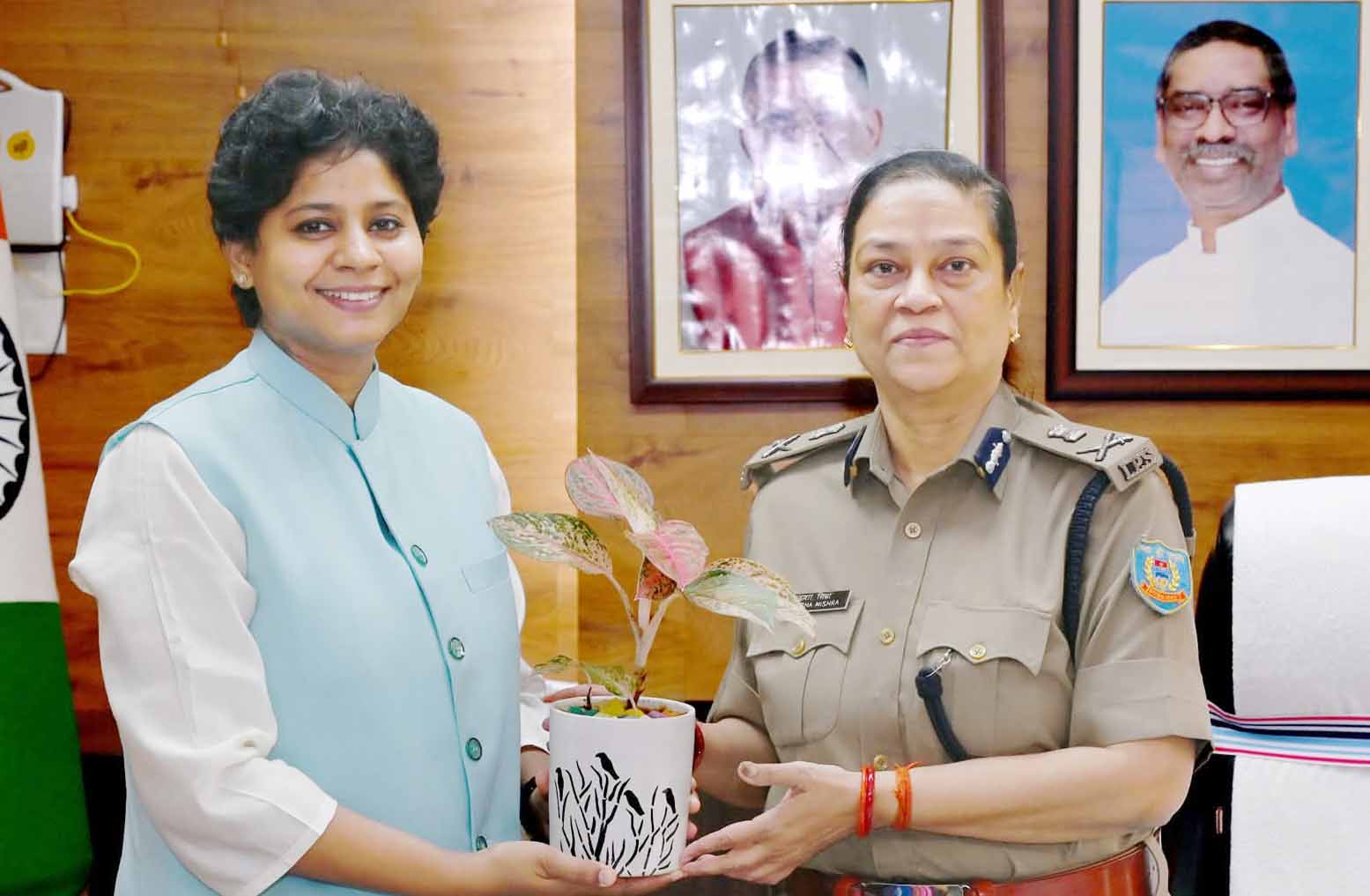 Ranchi : DGP से मिलीं विदेश सेवा की अधिकारी मनीता, विभिन्न पहलुओं पर चर्चा की