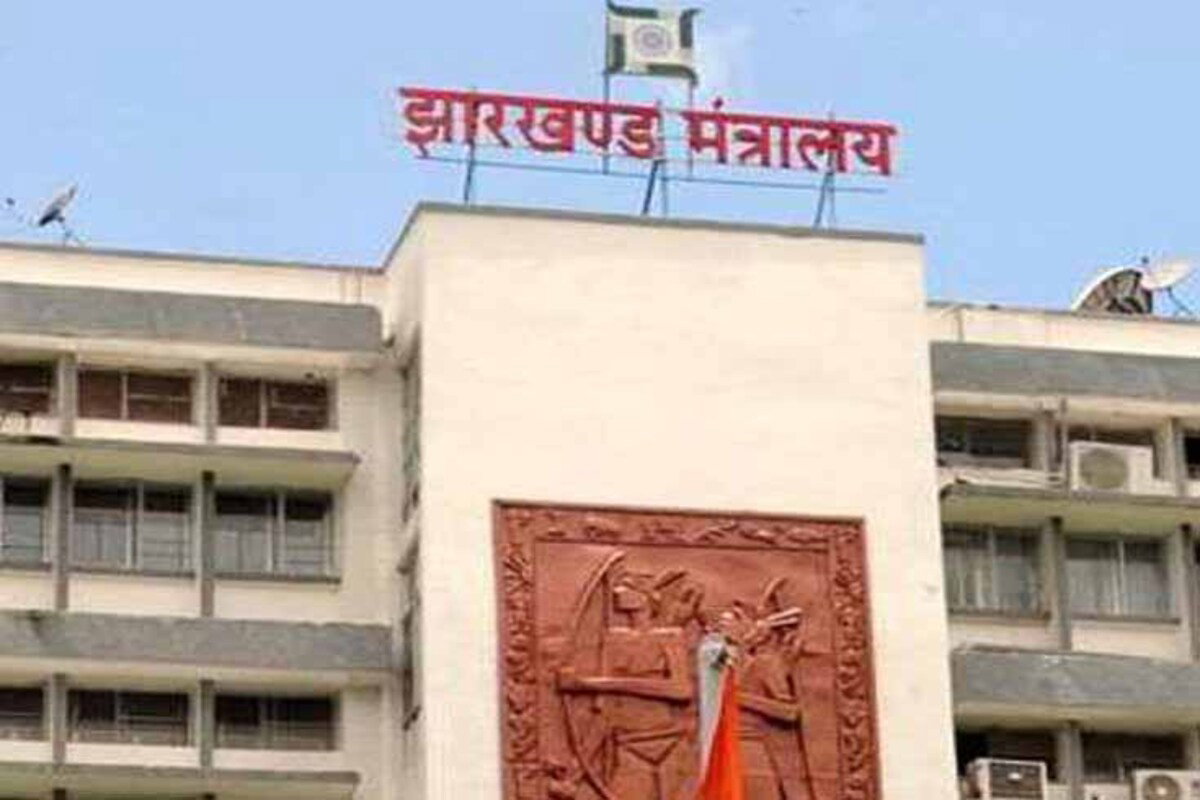 बड़े साहब ने छोटे साहब के खिलाफ जांच की अनुमति देने की फाइल लटकायी