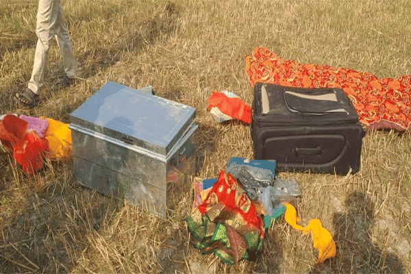 गोपालगंज : चोरों ने तीन घरों को बनाया निशाना,17 लाख के जेवर व कैश पर हाथ साफ