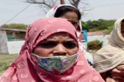 रांची : सैलरी नहीं मिलने पर ओरिएंट क्राफ्ट के वर्कर्स ने किया सड़क जाम, यातायात प्रभावित