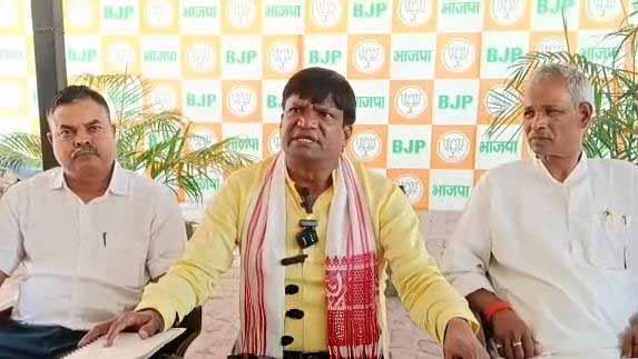 सांसद ढुल्लू महतो का ऐलान, धनबाद एयरपोर्ट को लेकर होगी अब आर-पार की लड़ाई