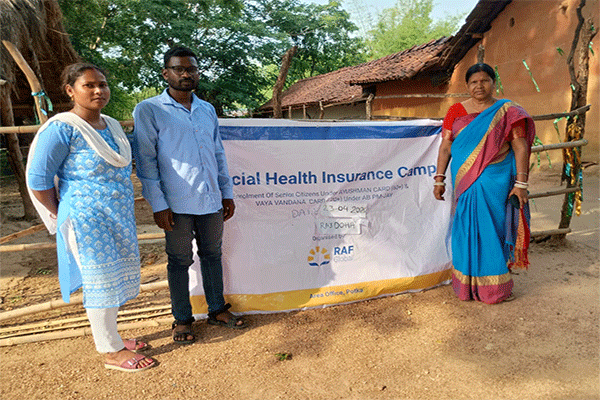 जादूगोड़ा में दो गावों  में लगा आयुष्मान कार्ड कैंप