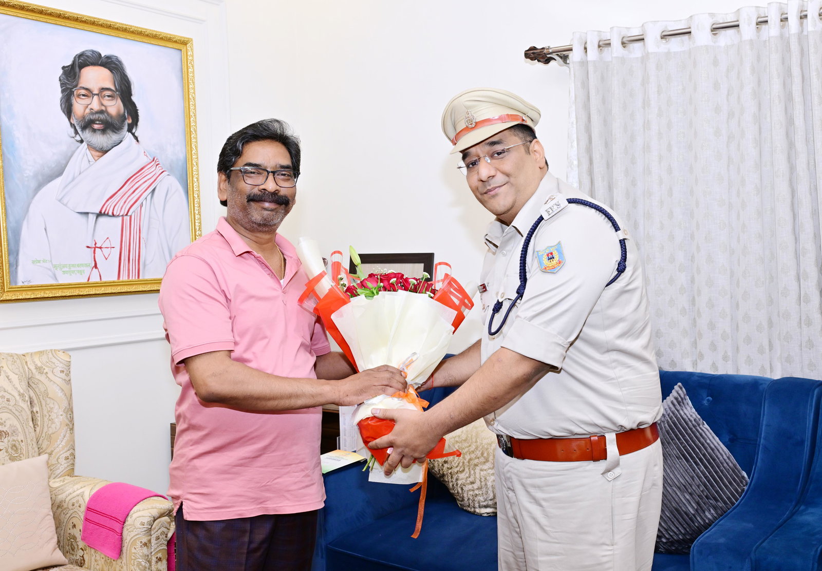 CM हेमंत से नव पदस्थापित प्रशासनिक व पुलिस अधिकारियों ने की मुलाकात