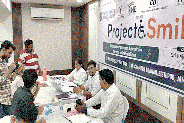 Job Fair : जमशेदपुर में दिव्यांग युवाओं के लिए लगा रोजगार मेला