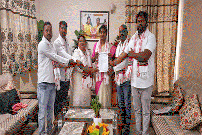 Ranchi News : नागपुरी फीचर फिल्म सेरेंग के निर्देशक पर कार्रवाई की मांग, जनजाति आयोग पहुंचा मामला