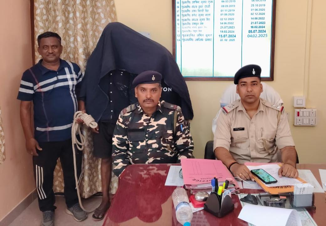 Chatra News : चोरी की बाइक के साथ दो युवक गिरफ्तार