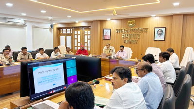 Latehar News : सड़क दुर्घटनाओं को रोकने के उपाय करें- डीसी