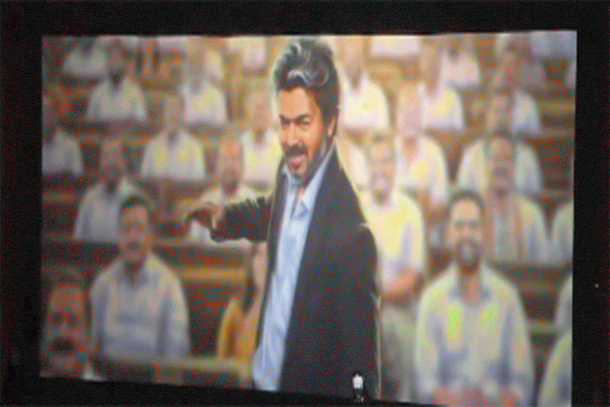 Entertainement News : विजय की आखिरी फिल्म जन नायकन रिलीज, थिएटरों में उमड़ी भीड़