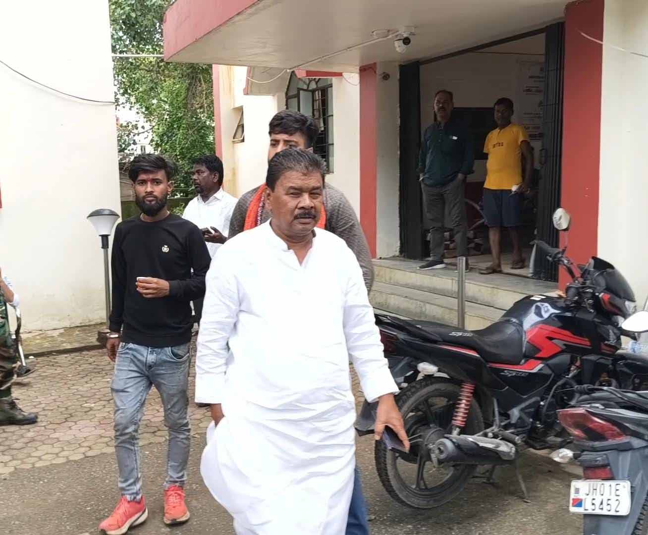 Ranchi : भाजपा कार्यालय के बाहर पत्थरबाजी के बाद कांग्रेस ने दर्ज कराई प्राथमिकी